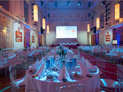 Leider steht für dieses Bild noch keine Beschreibung zur verfügung.