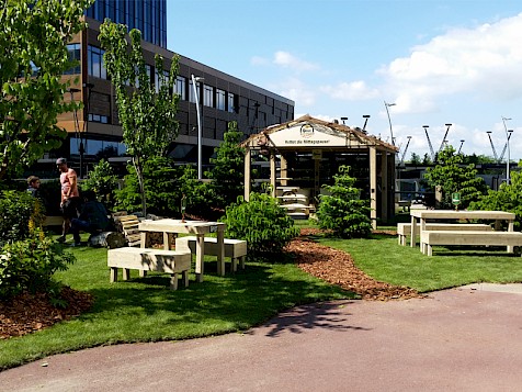 Leider steht für dieses Bild noch keine Beschreibung zur verfügung.